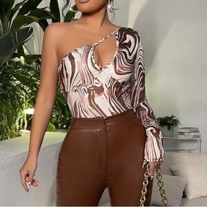 SHEIN Brown and White Swirl One-Shoulder Blouse